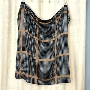 Plaid houndstooth women’s scarf feels like silk label missing 31”x31”